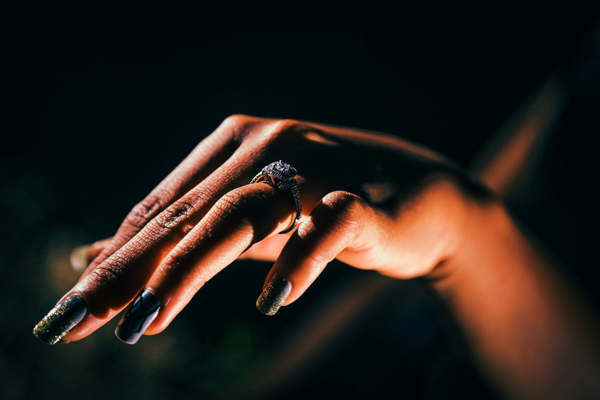 Trudy&#039;s fingernails were broken (Image by Gift Habeshaw/Unsplash)