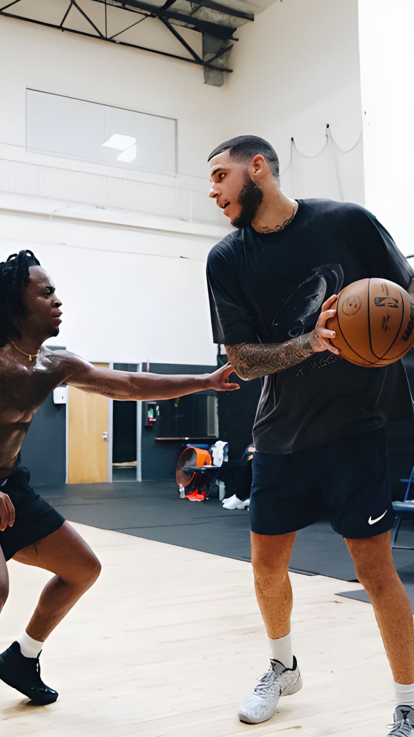 Lonzo Ball in practice (Image credit: @chrisjohnsonhoops/@Instagram)