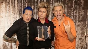 "They haven't been relevant in 30 years"— Internet calls for Green Day boycott after Billie Joe Armstrong holds up Trump Idiot mask at concert