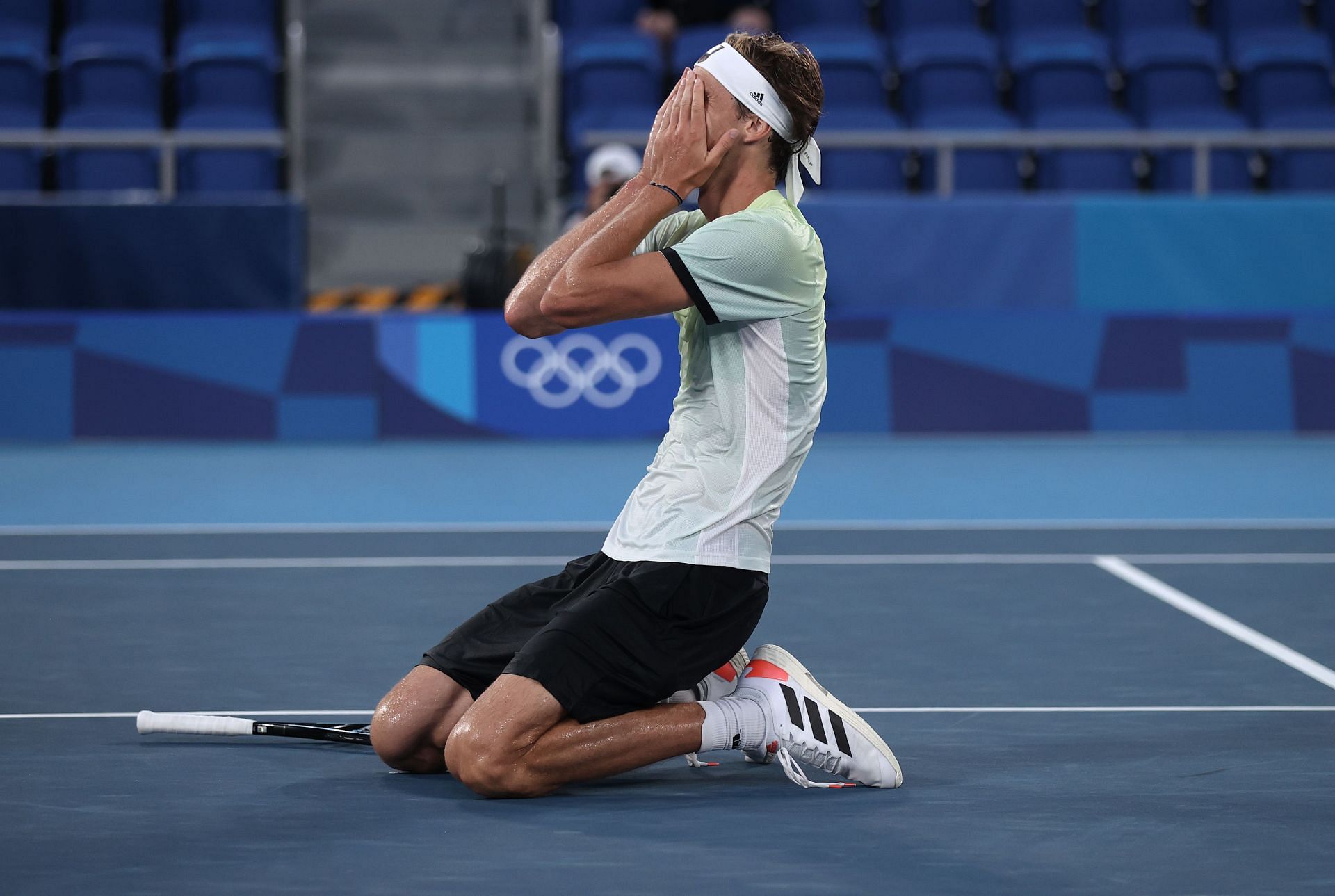 Alexander Zverev celebrating his victory at Tokyo 2020 (Getty Images)