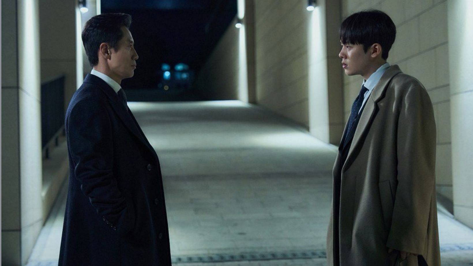 Han-soo stalks Shin Cha-il in &#039;The Auditors&#039; episode 3 and confronts him after drunk. (Image via X/@tvN_Asia)