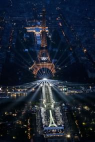 उद्घाटन समारोह के दौरान एफिल टावर का नजारा कुछ ऐसा था (Photo Credit - @Paris2024)