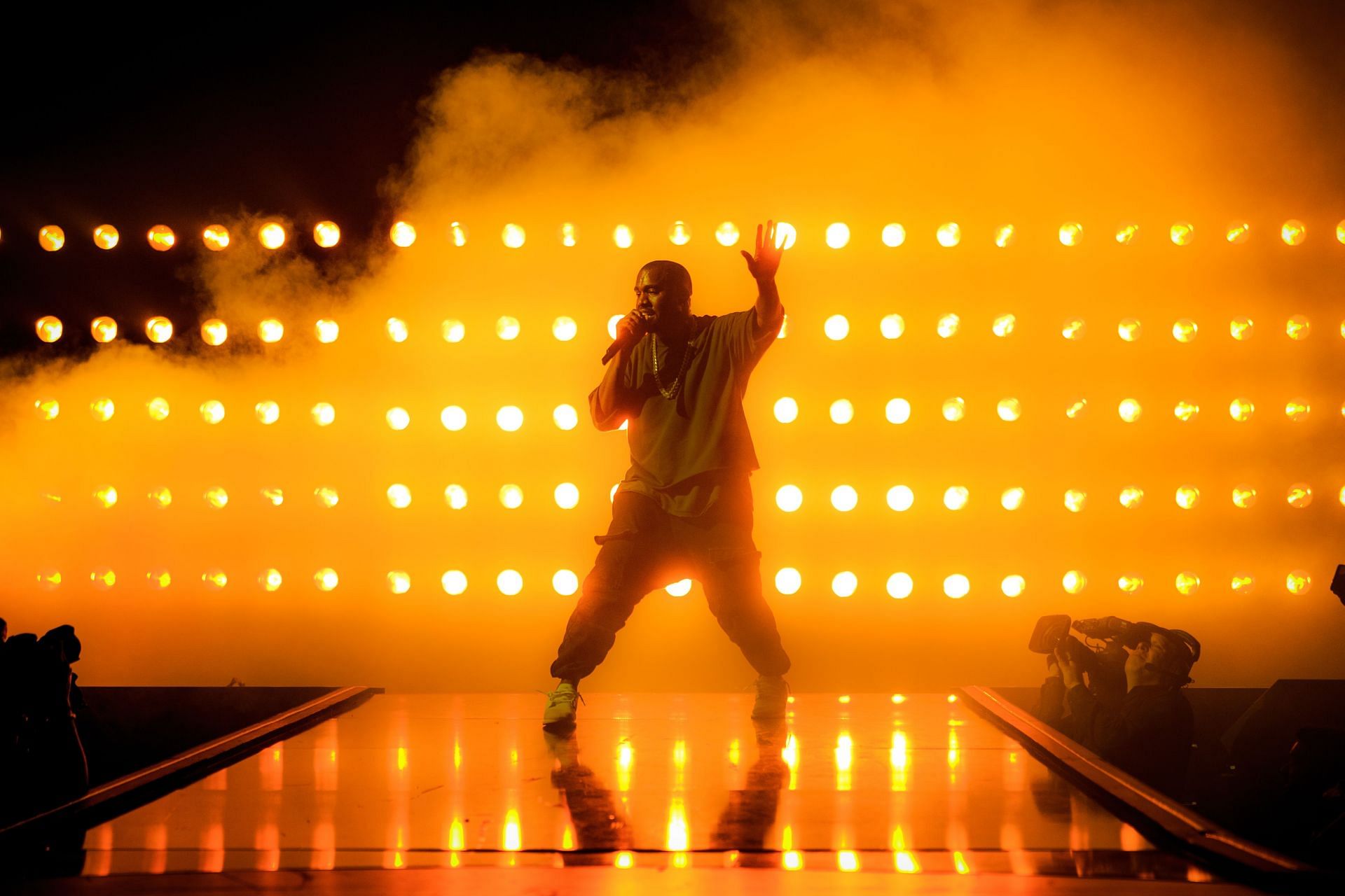 2015 iHeartRadio Music Festival - Night 1 - Show