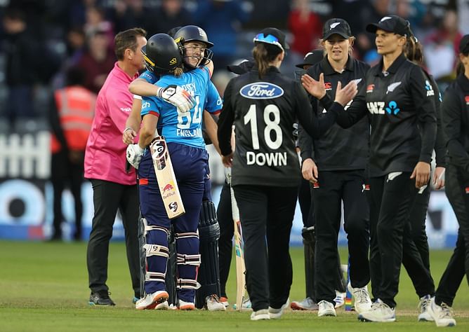 EN-W vs NZ-W Dream11 Prediction: इंग्लैंड-न्यूजीलैंड पहले टी20 मैच की Fantasy Team बनाने से पहले, जरूर पढ़ें खास टिप्स