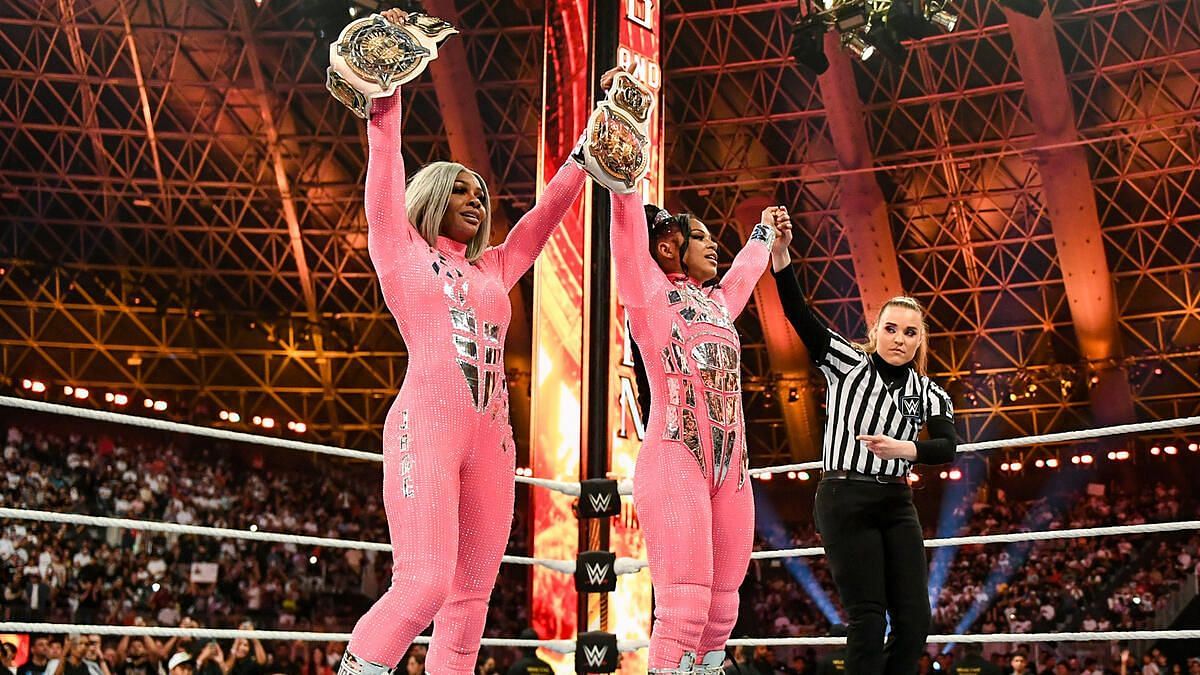 Jade Cargill and Bianca Belair pay tribute to WWE Hall of Famer. (Photo: WWE.com)