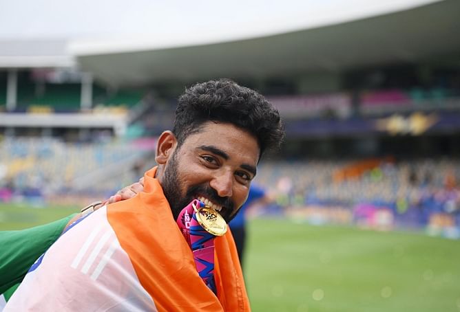 [Watch] Mohammed Siraj receives a grand welcome in Hyderabad after India's 2024 T20 World Cup triumph