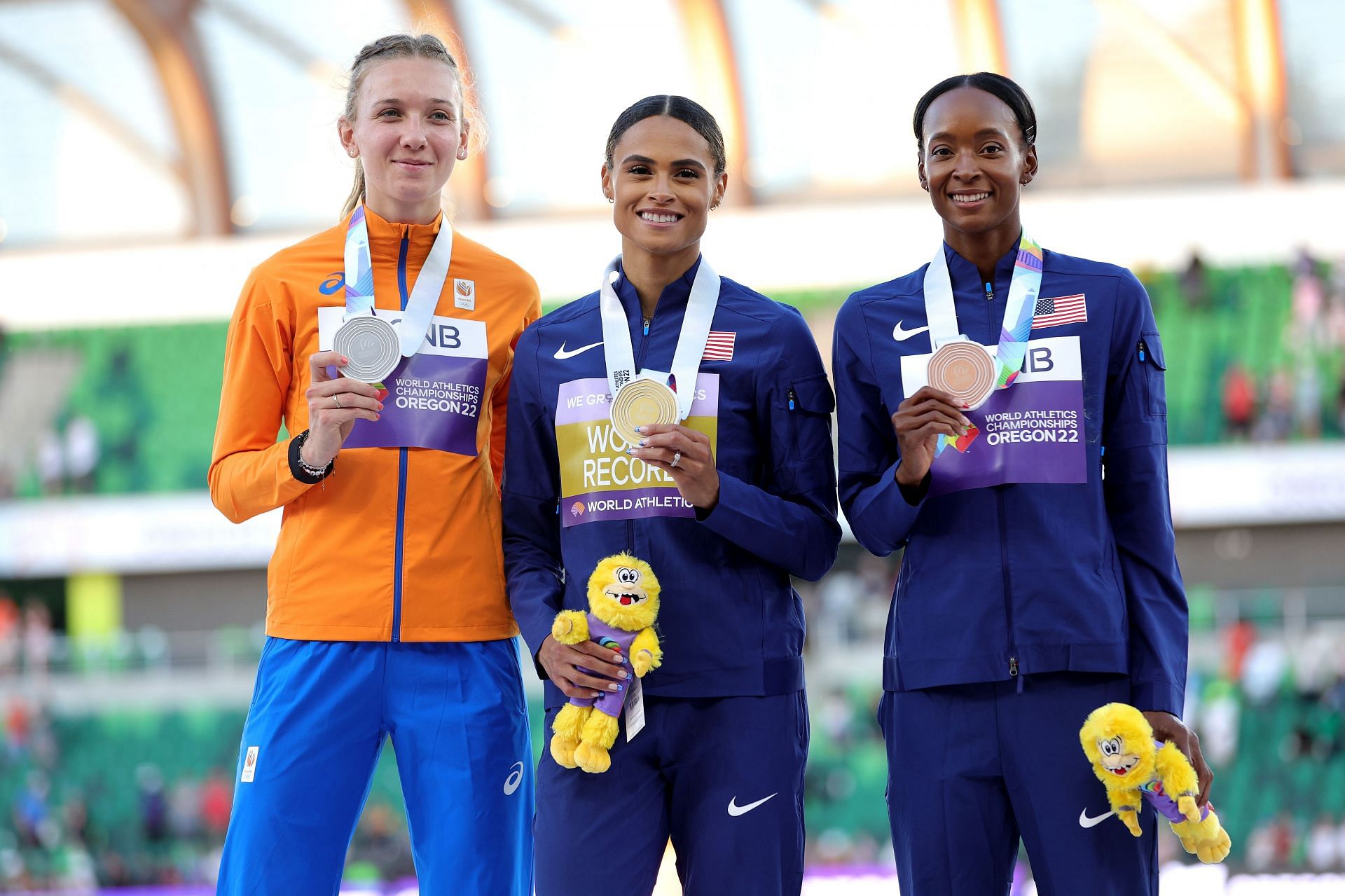 : Femke Bol (L), Sydney McLaughlin (C), and Dalilah Muhammad (R) at World Athletics Championships Oregon22. (Photo by Carmen Mandato/Getty Images)