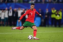 "He wants to play an official match with his boy" - Ex-Chelsea star speculates why Cristiano Ronaldo is not thinking of retiring yet
