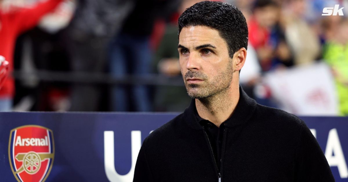 Arsenal boss Mkkel Arteta looks on.