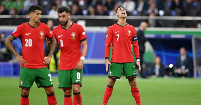 “All they’re thinking is ‘has this guy recovered yet?’” - Liverpool legend slams Cristiano Ronaldo for putting teammates in difficult mental state