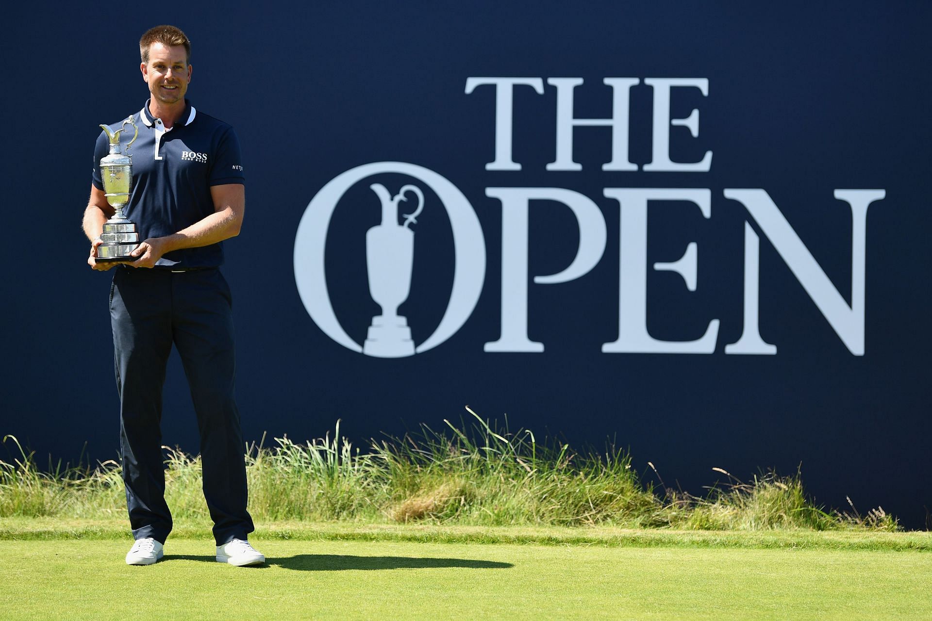 Henrik Stenson poses with Claret Jug after winning the 146th Open Championship (Image via Getty)