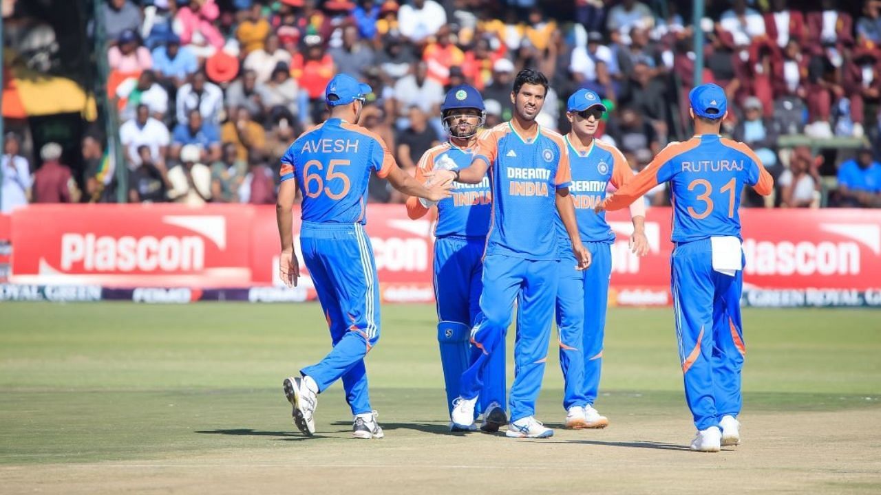 वाशिंगटन सुंदर ने की कमाल की गेंदबाजी (Photo Courtesy: X/@bcci)                               