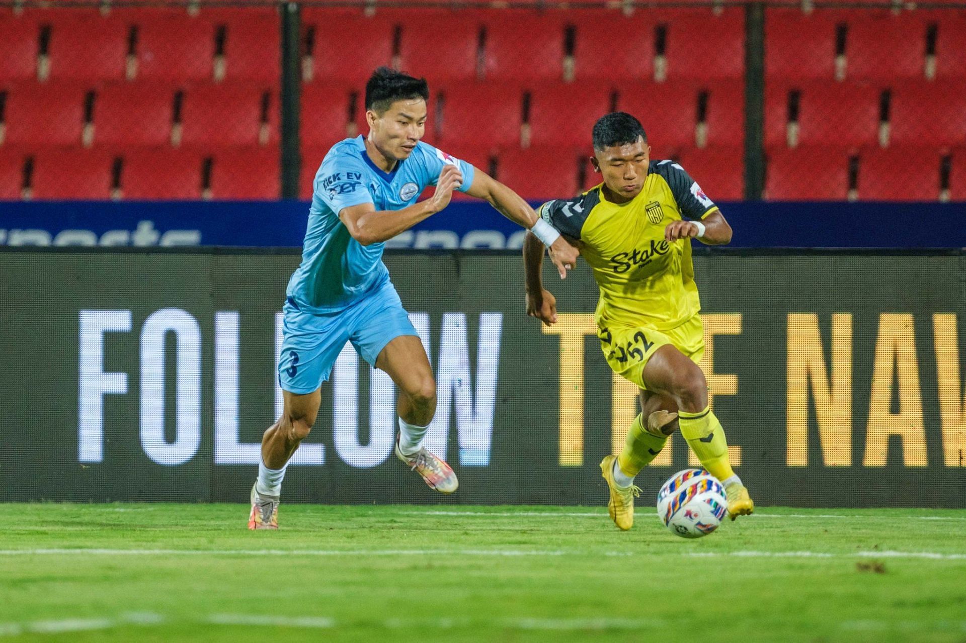 Jeremy Zohminghlua of Hyderabad FC (right) in action in the ISL last season. [@HydFCOfficial Twitter]