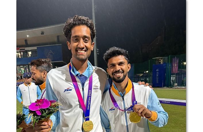 Ravisrinivasan Sai Kishore after winning the Asian Games Gold Medal with Indian captain Ruturaj Gaikwad (Image Credits: Ravisrinivasan Sai Kishore&#039;s Instagram)