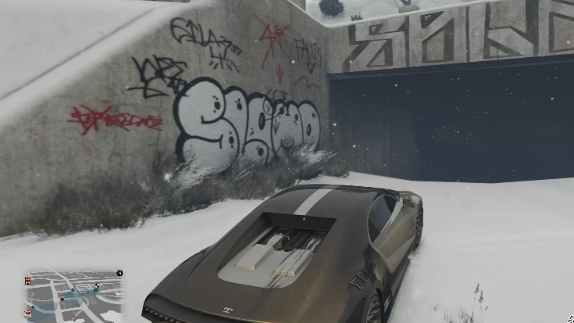 Head inside this tunnel and wait to lose your wanted level (Image via Rockstar Games || YouTube/GTA Series Videos)