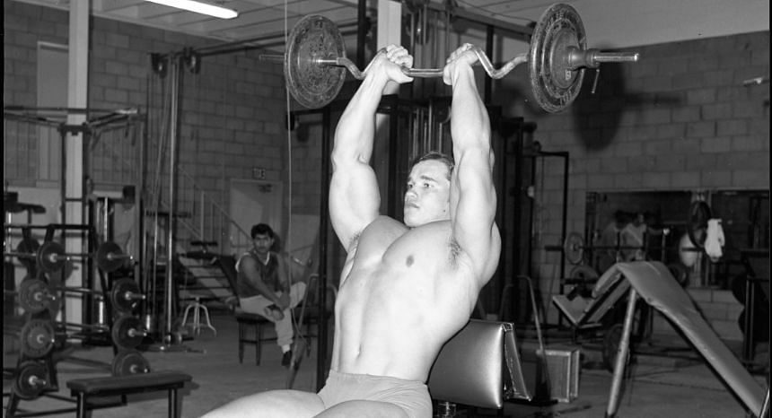 Arnold Schwarzenegger immense lifting records (image source: Arnold Schwarzenegger