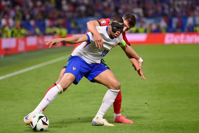 “You see nothing” - France star reveals what it’s like to wear Kylian Mbappe’s mask