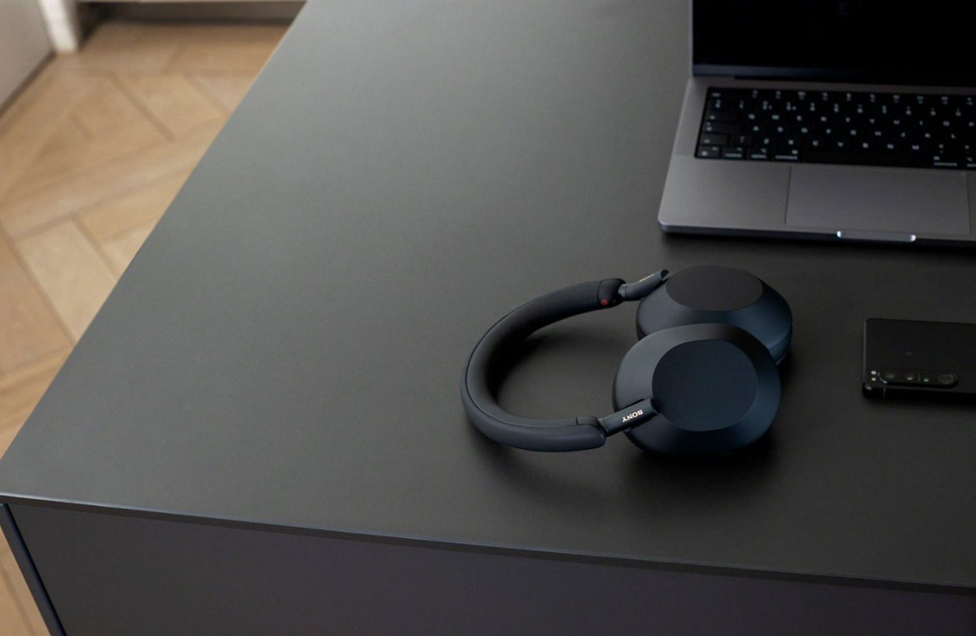 Sound Quality of the WH-1000XM5 is better than the XM5 earbuds (Image via Sony)