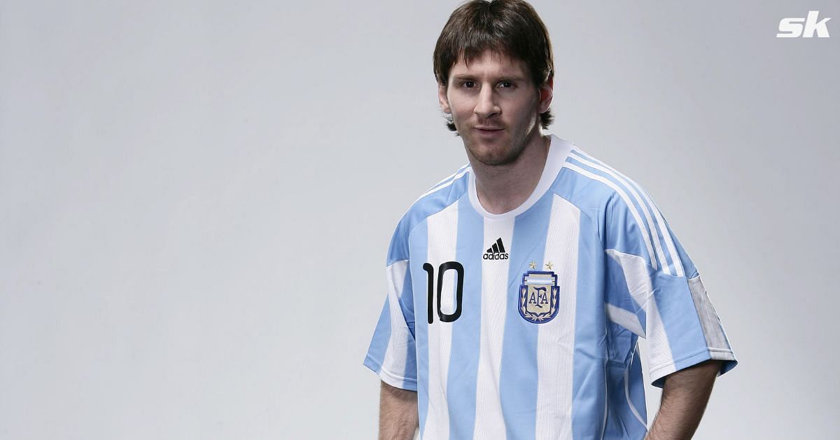 Ex-Argentina midfielder offers opinion on playing with Lionel Messi.