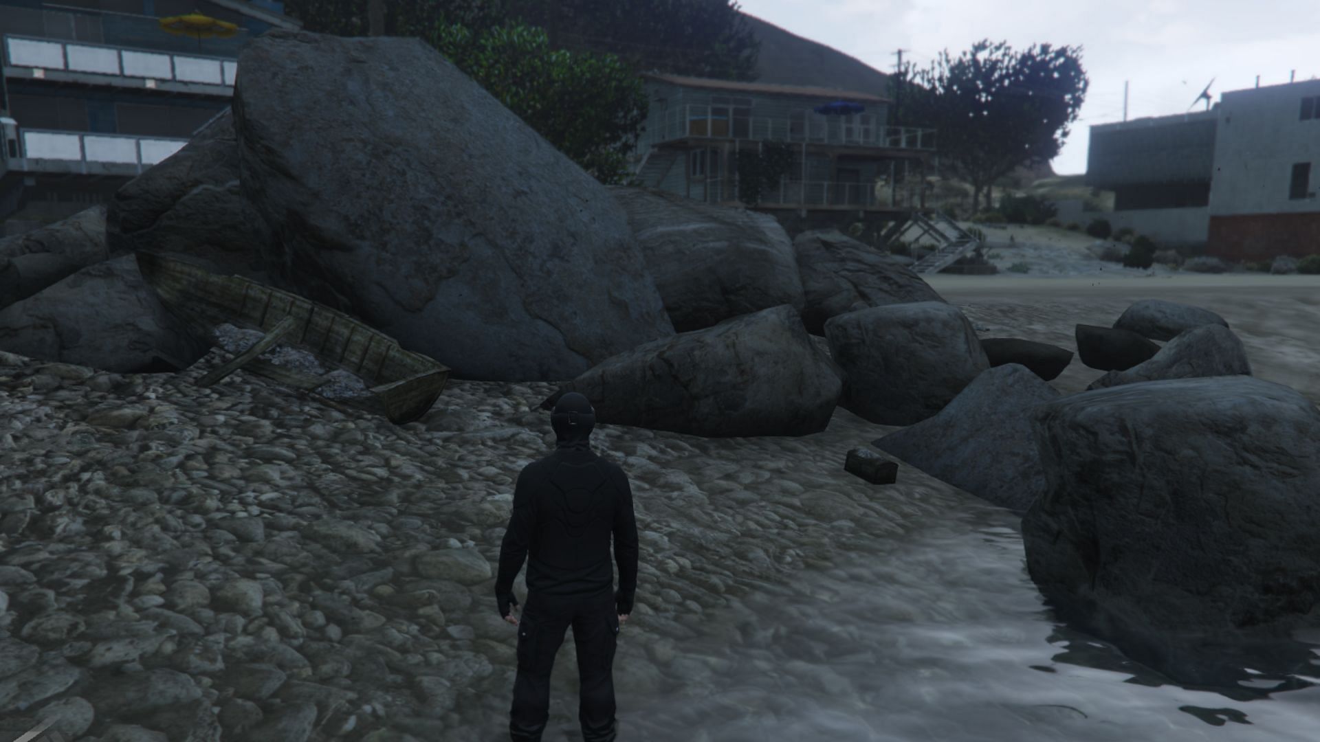 You can climb steep slopes by aiming down the sight of your weapon (Image via Rockstar Games)