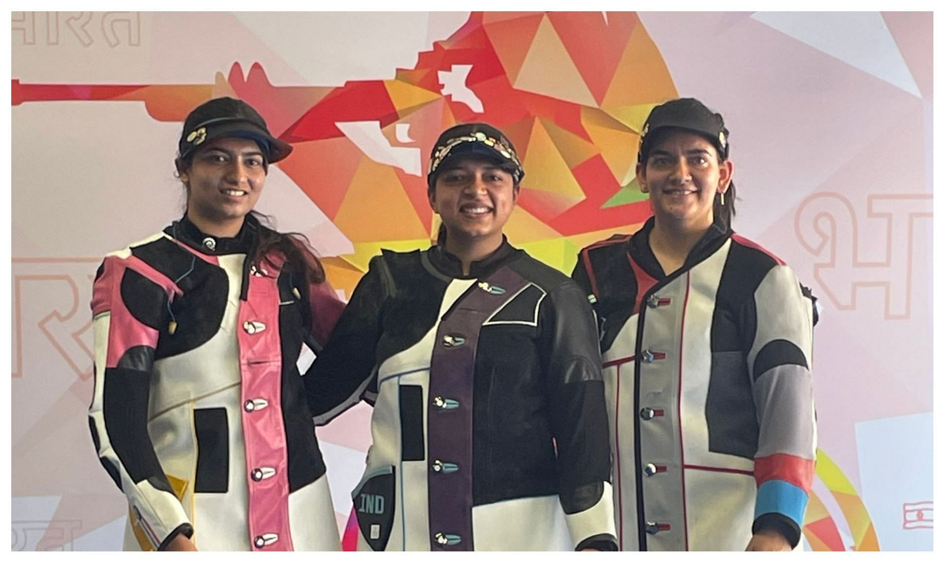 Sift Kaur alongside Ashi Chouksey (left) and Anjum Moudgil. (PC - NRAI/X)