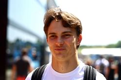Watch: A fan hilariously gives Oscar Piastri money as the McLaren driver is caught dumbfounded