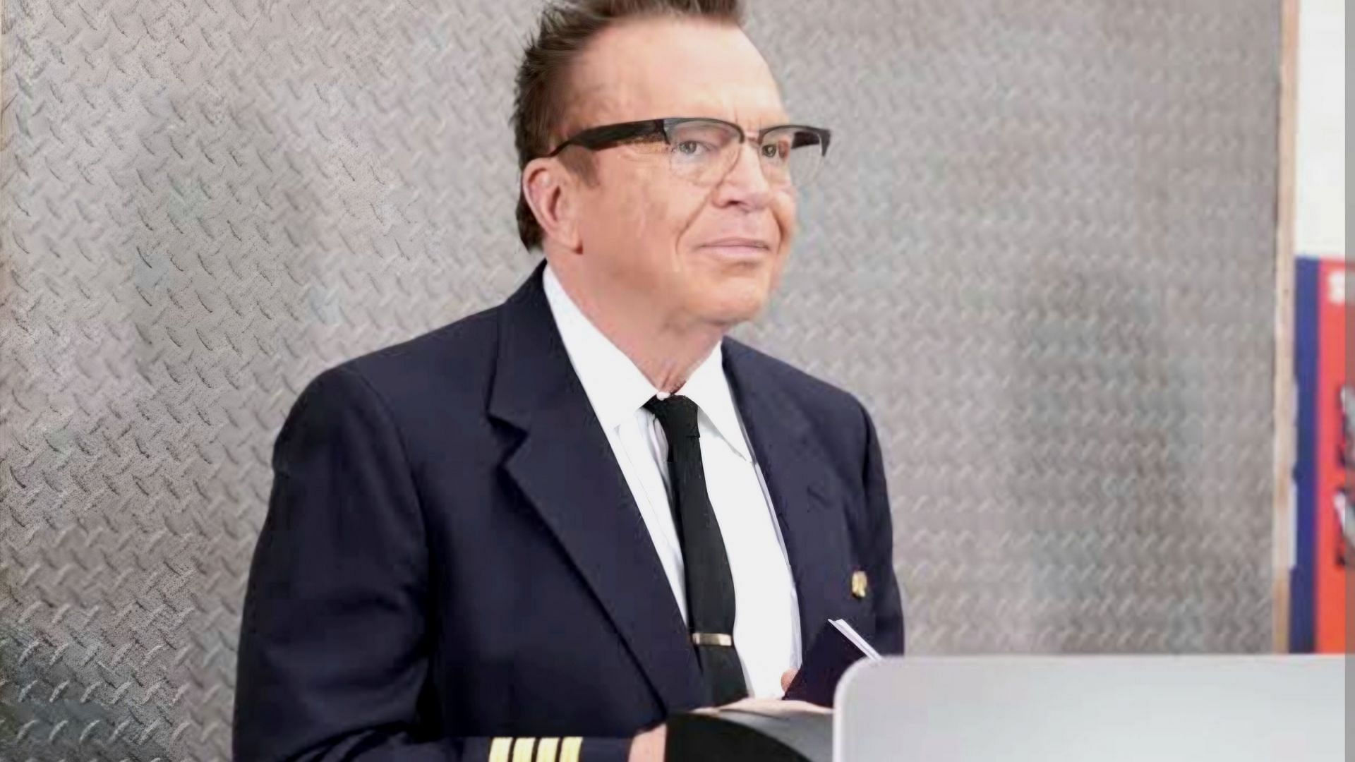 Tom Arnold as pilot Deuce on The Bold and the Beautiful