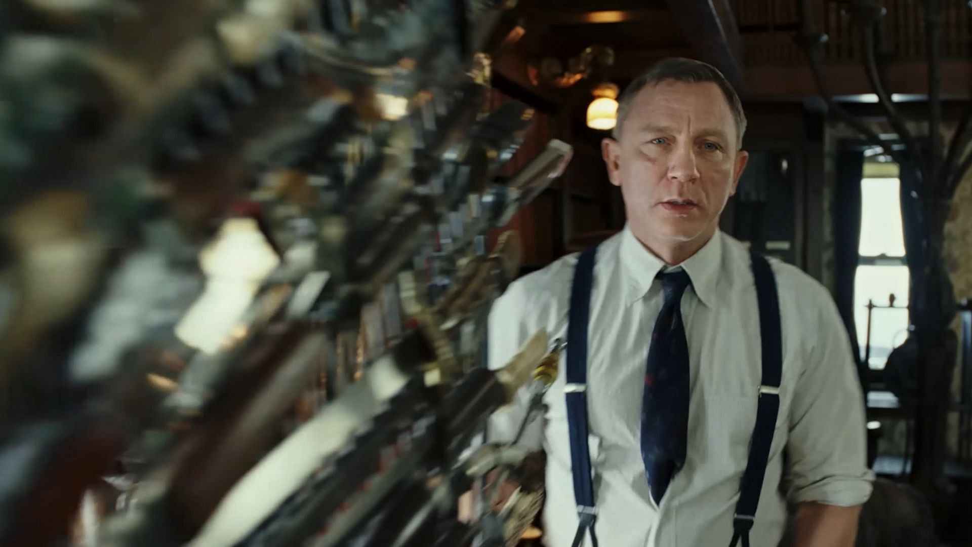 Daniel Craig in &quot;Knives Out&quot; (Image via YouTube/Lionsgate Movies)