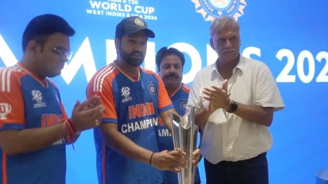 रोहित शर्मा ने BCCI को सौंपी T20 World Cup की ट्रॉफी, ऐतिहासिक कलेक्शन में जुड़ा नया चैप्टर