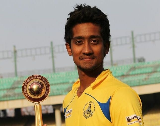 Ravisrinivasan Sai Kishore with the Vijay Hazare Trophy 2016-17 (Image Credits: Ravisrinivasan Sai Kishore&#039;s Instagram)