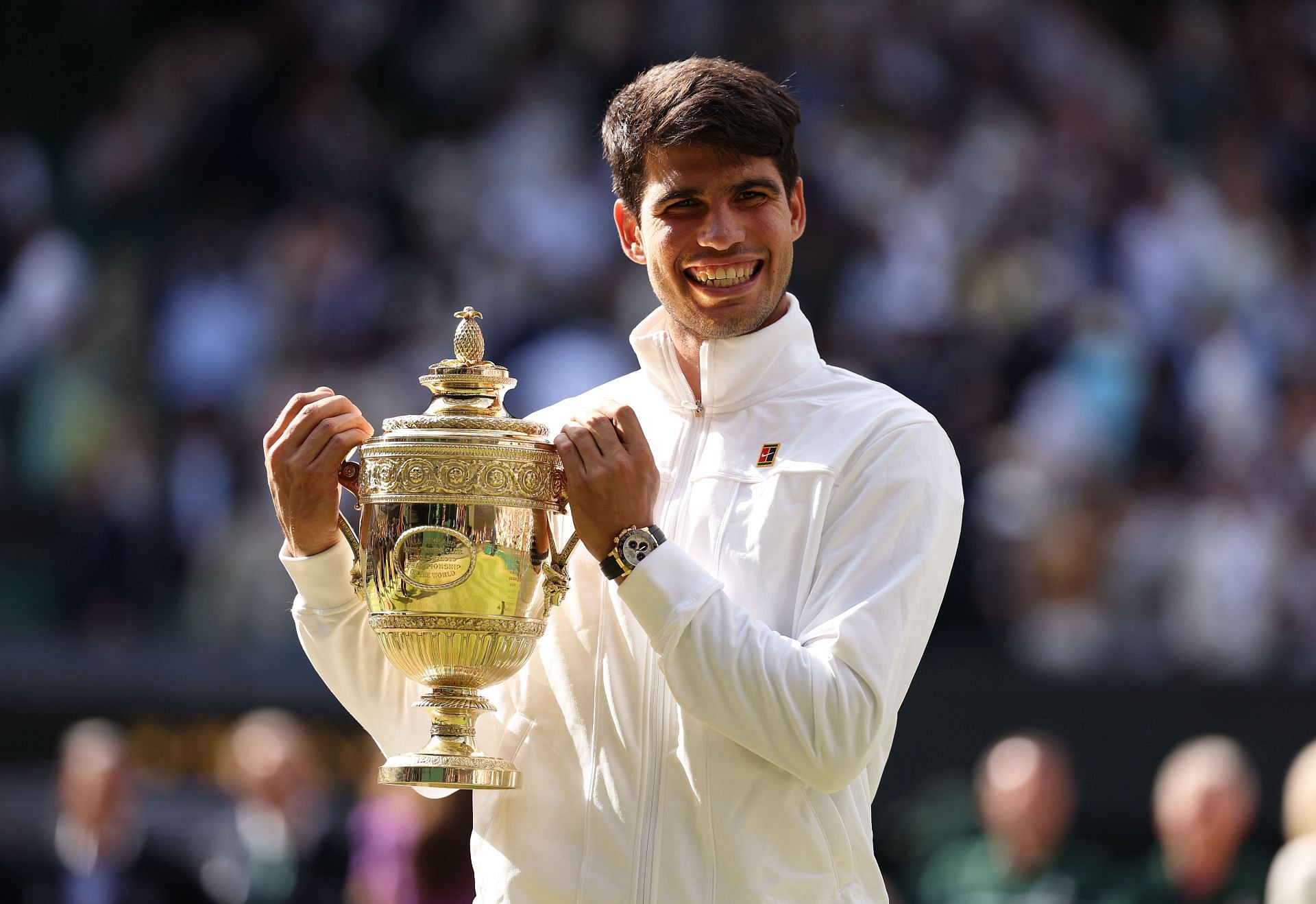 Carlos Alcaraz with the Wimbledon 2024 trophy (Source: Getty)