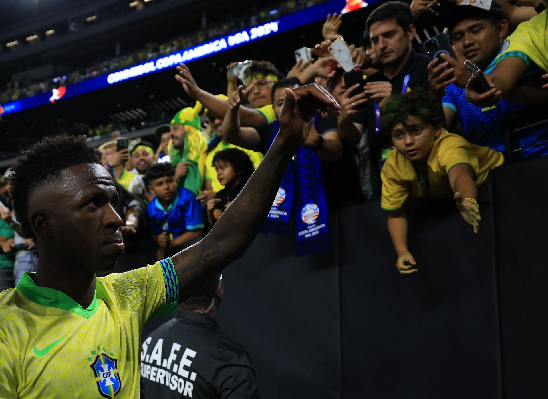 Vinicius apologized to fans after Brazil's exit.