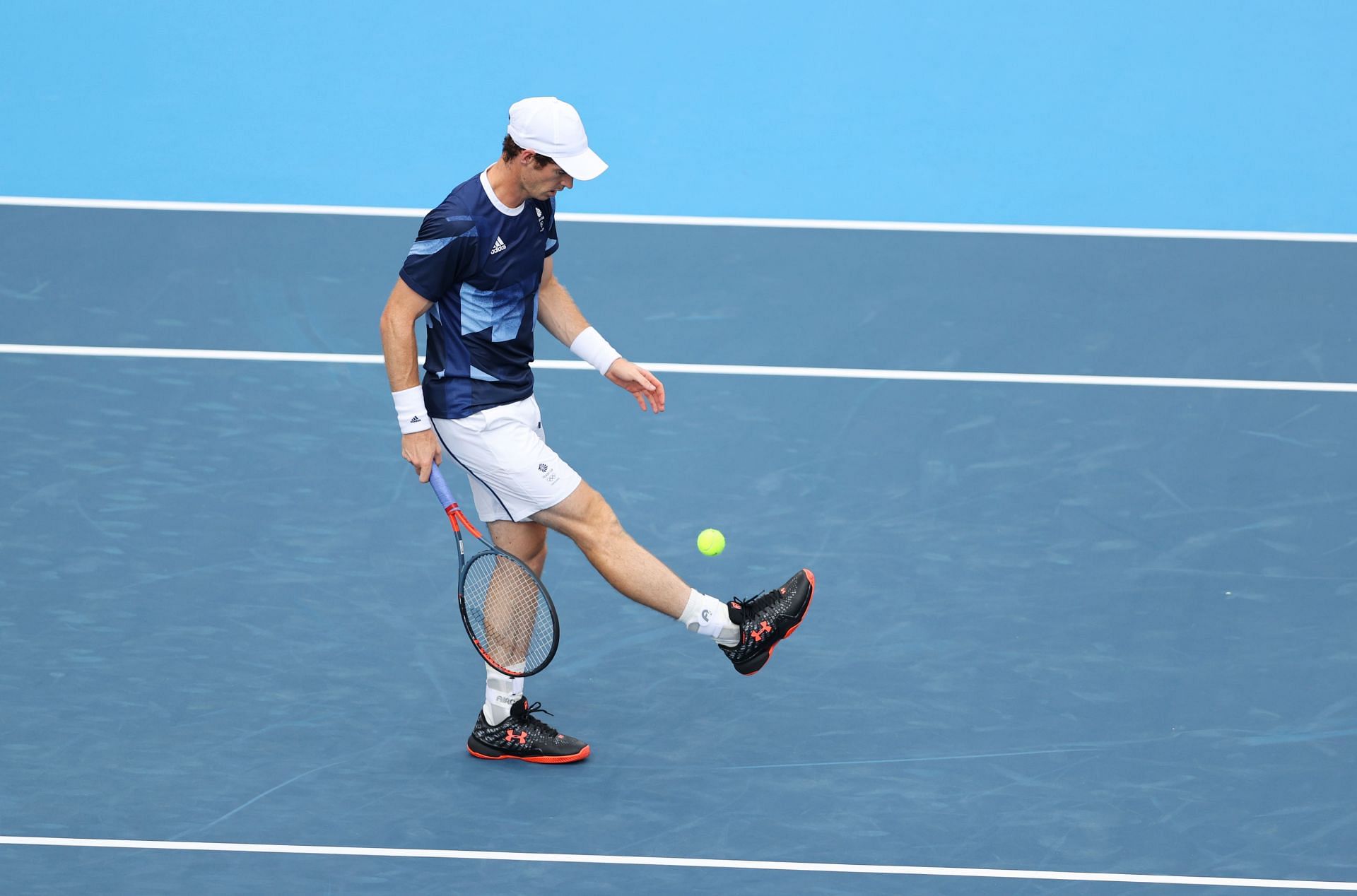 Andy Murray shows off his football skills at Tokyo 2020 (Getty Images)