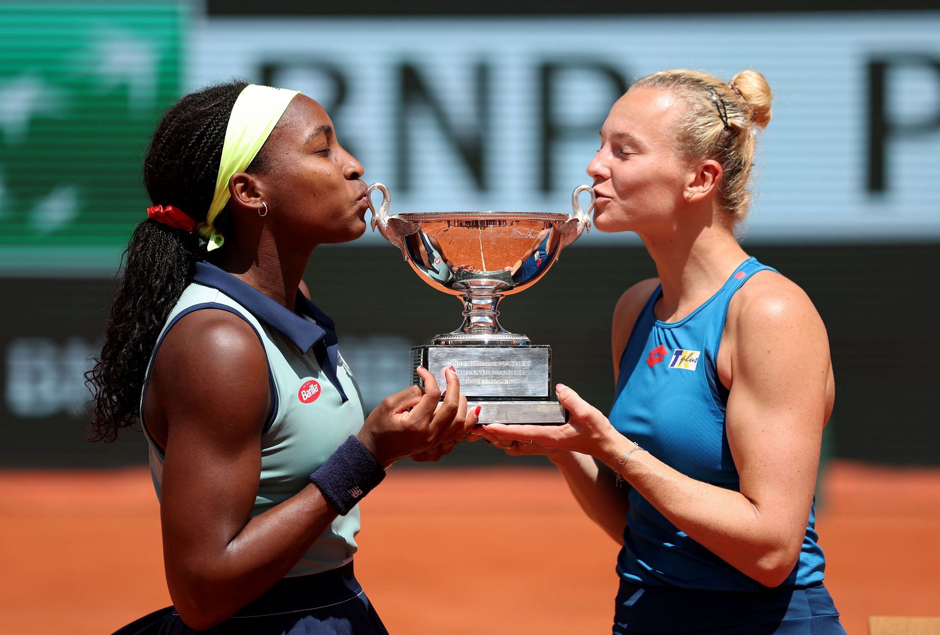 Coco Gauff pictured with Katerina Siniakova at the 2024 French Open (Image Source: Getty)