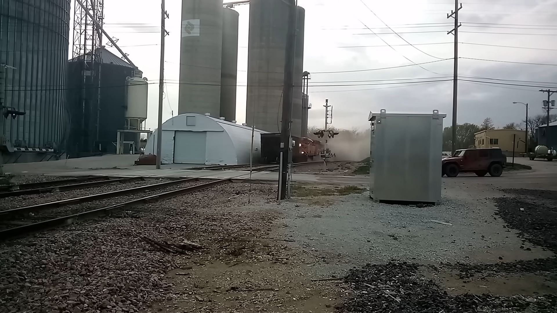 The moment of the collision captured by the YouTuber (Image via Capitol City Rail Productions/YouTube)