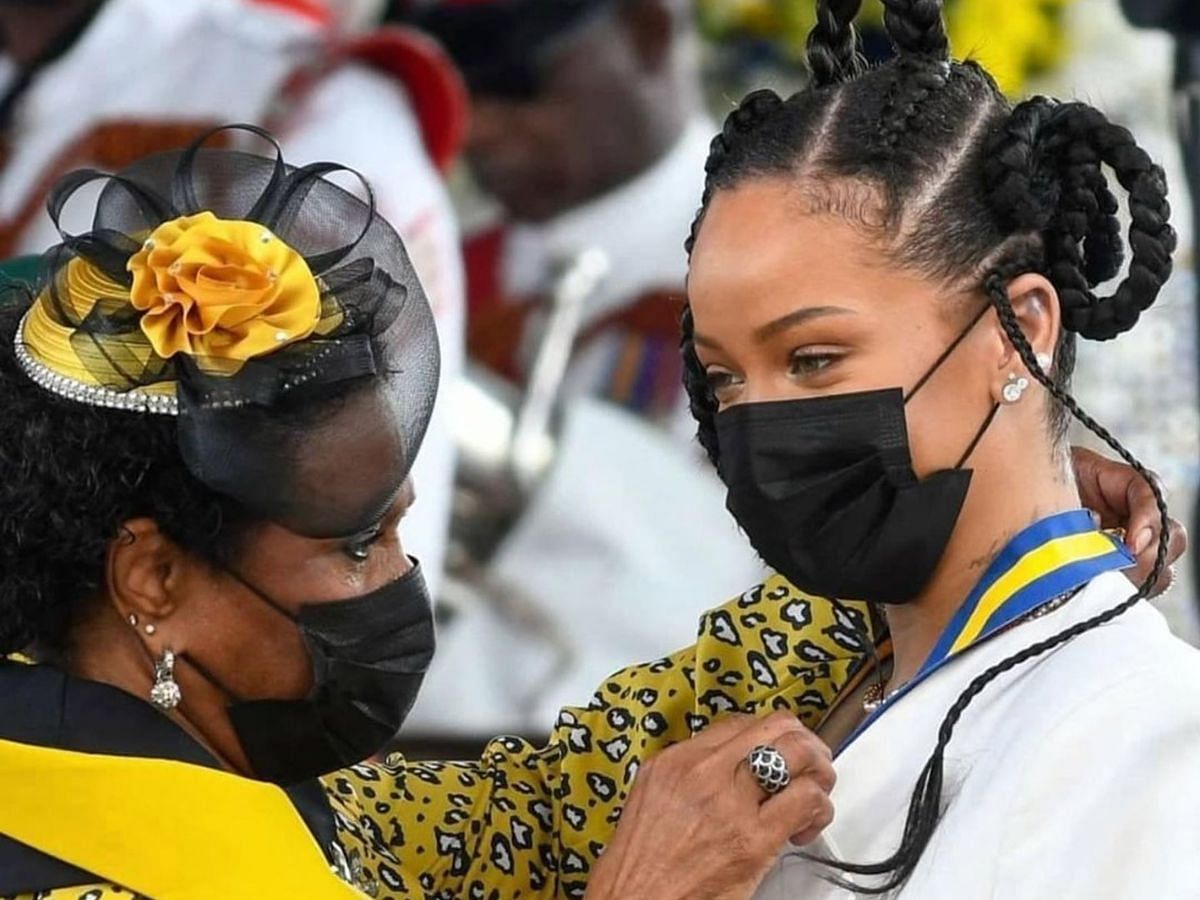 At the presentation of the National Hero of Barbados Award (Image via X/ Rihanna)