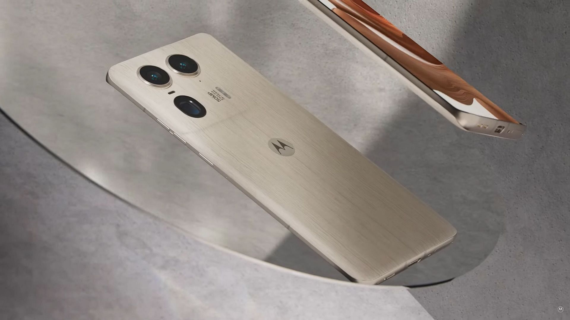 Motorola Edge 50 Ultra&#039;s wooden finish design (Image via @Motorola/YouTube)