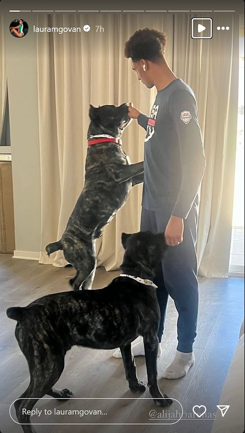 Alijah Arenas with their dogs (Image via Laura Govan's Instagram)