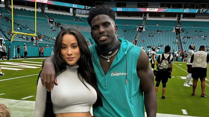 Tyreek Hill claps back as Chiefs fan trolls WR's family photo with wife Keeta Vaccaro