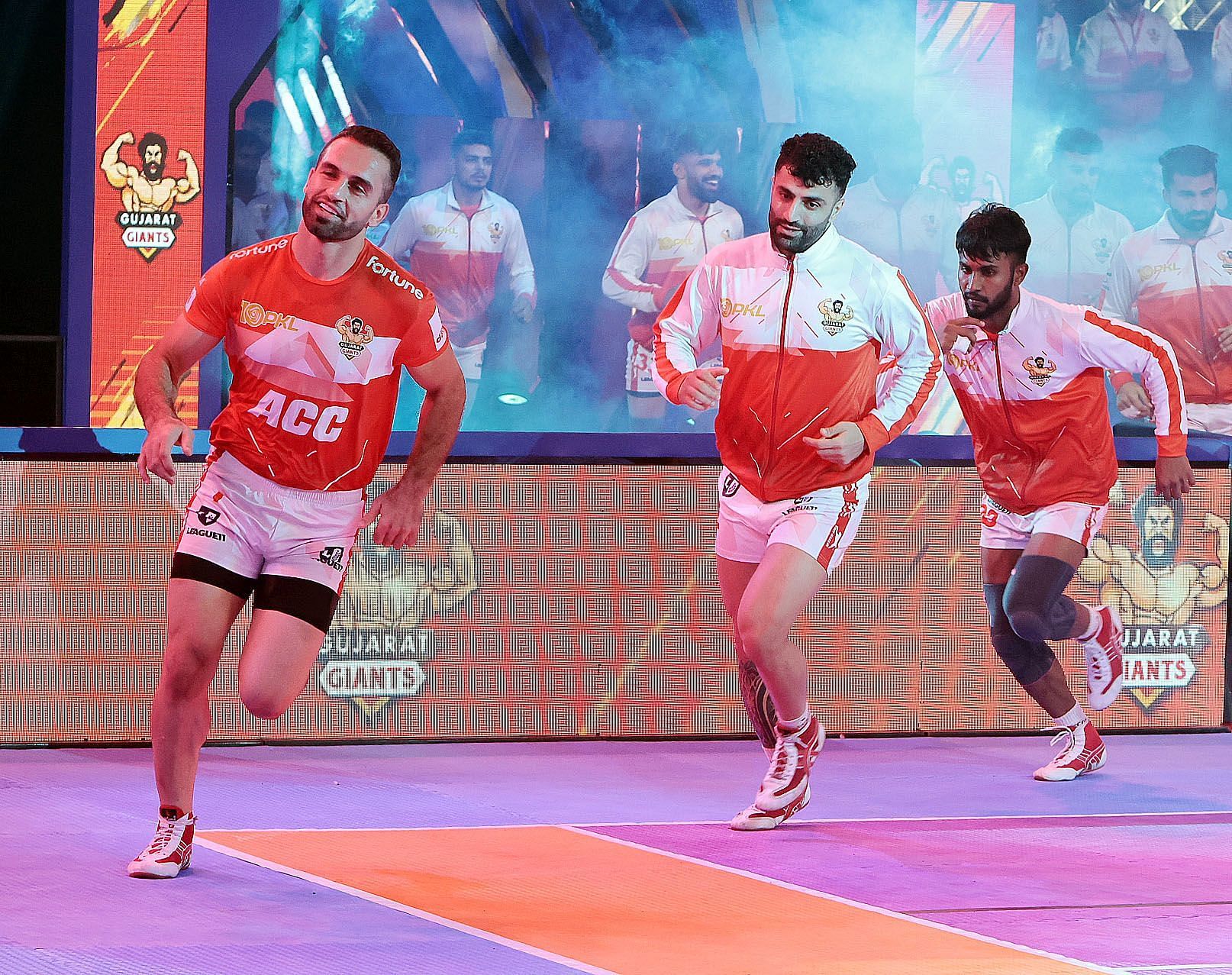 Iranian all-rounder Nabibakhsh (centre) has a vast PKL experience. (Image via: PKL)