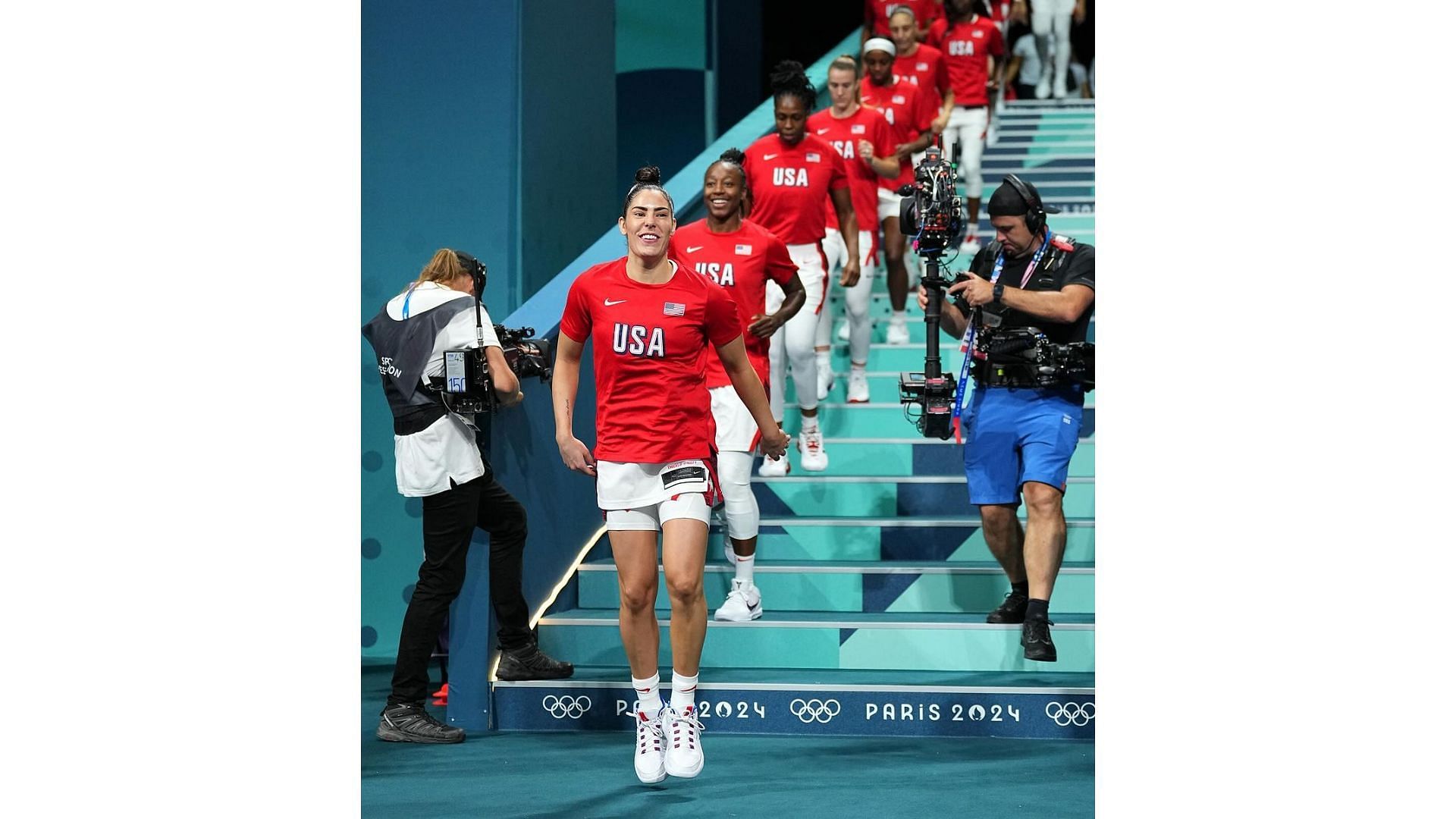 Plum and her teammates entering the court. Image Credit: Kelsey Plum&#039;s IG account