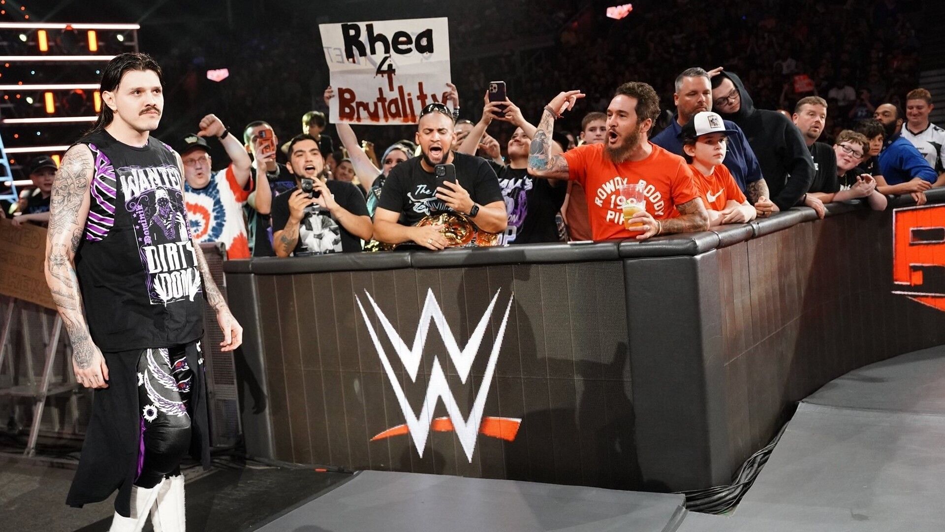 WWE fans heckle Dominik Mysterio on RAW