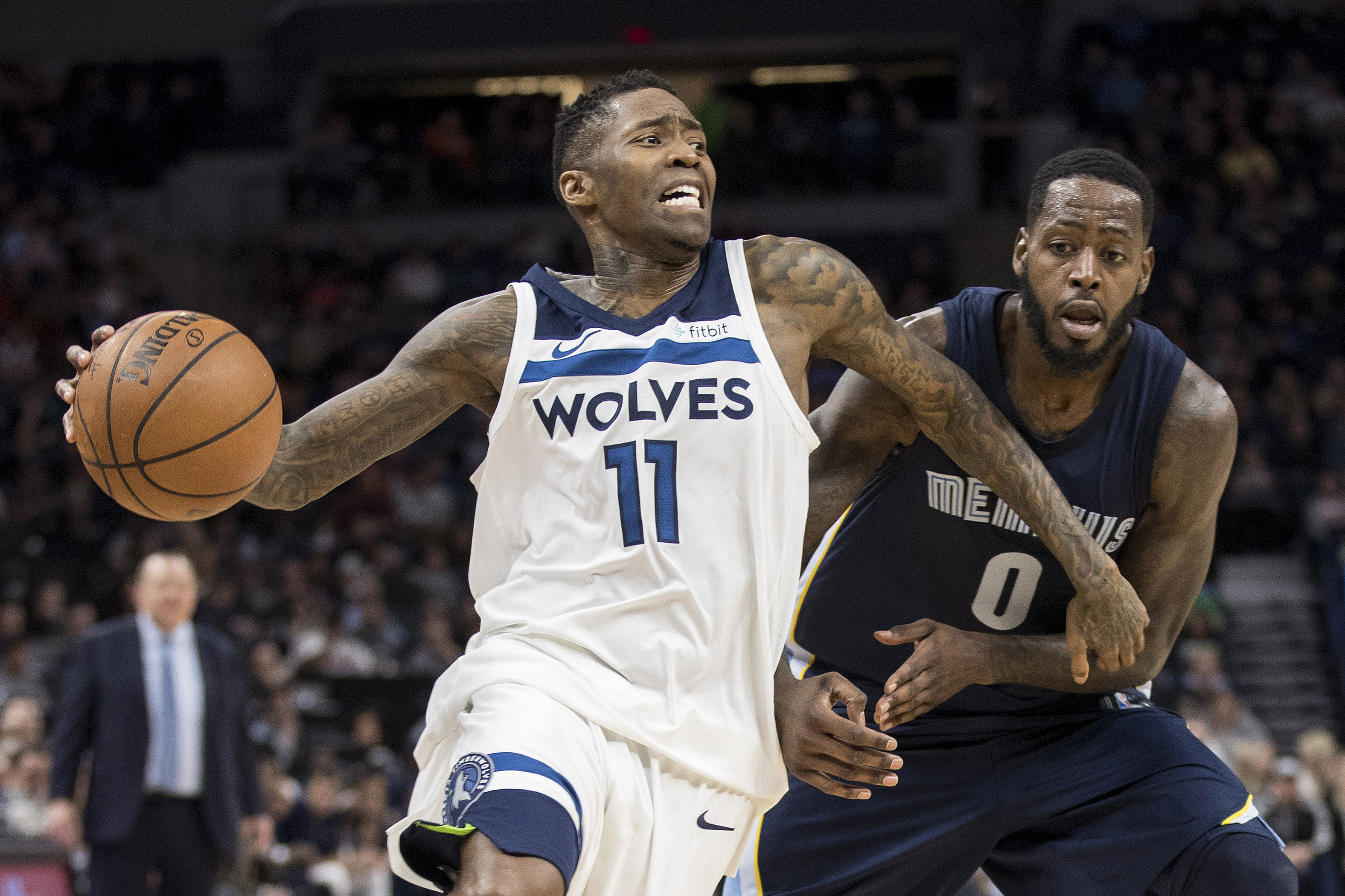 Guard Jamal Crawford drives to the basket against the Memphis Grizzlies at Target Center (Credits: IMAGN)