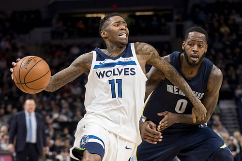 Guard Jamal Crawford drives to the basket against the Memphis Grizzlies at Target Center (Credits: IMAGN)