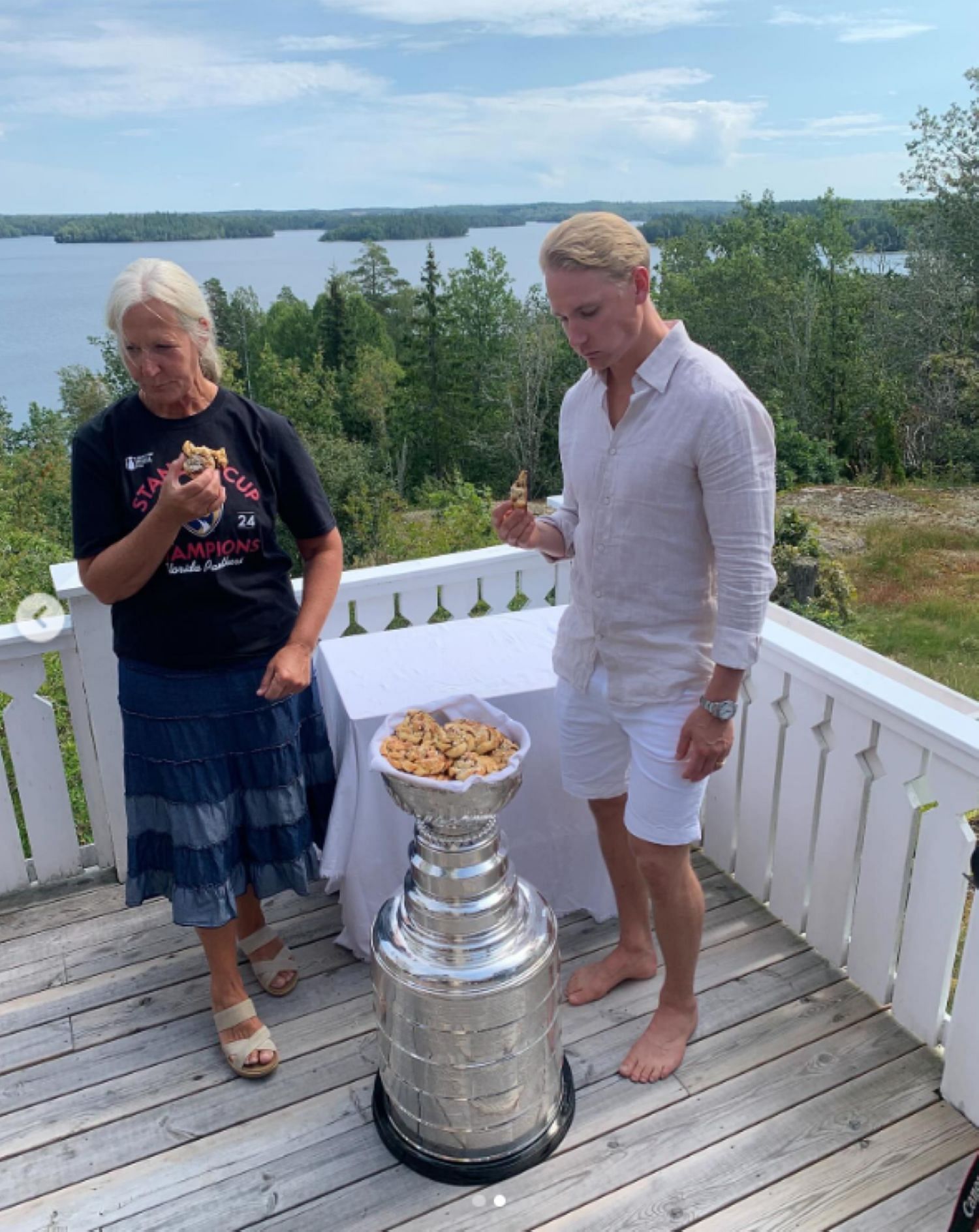 Forsling eats cinnamon rolls with his mother (image credit: instagram/flapanthers)