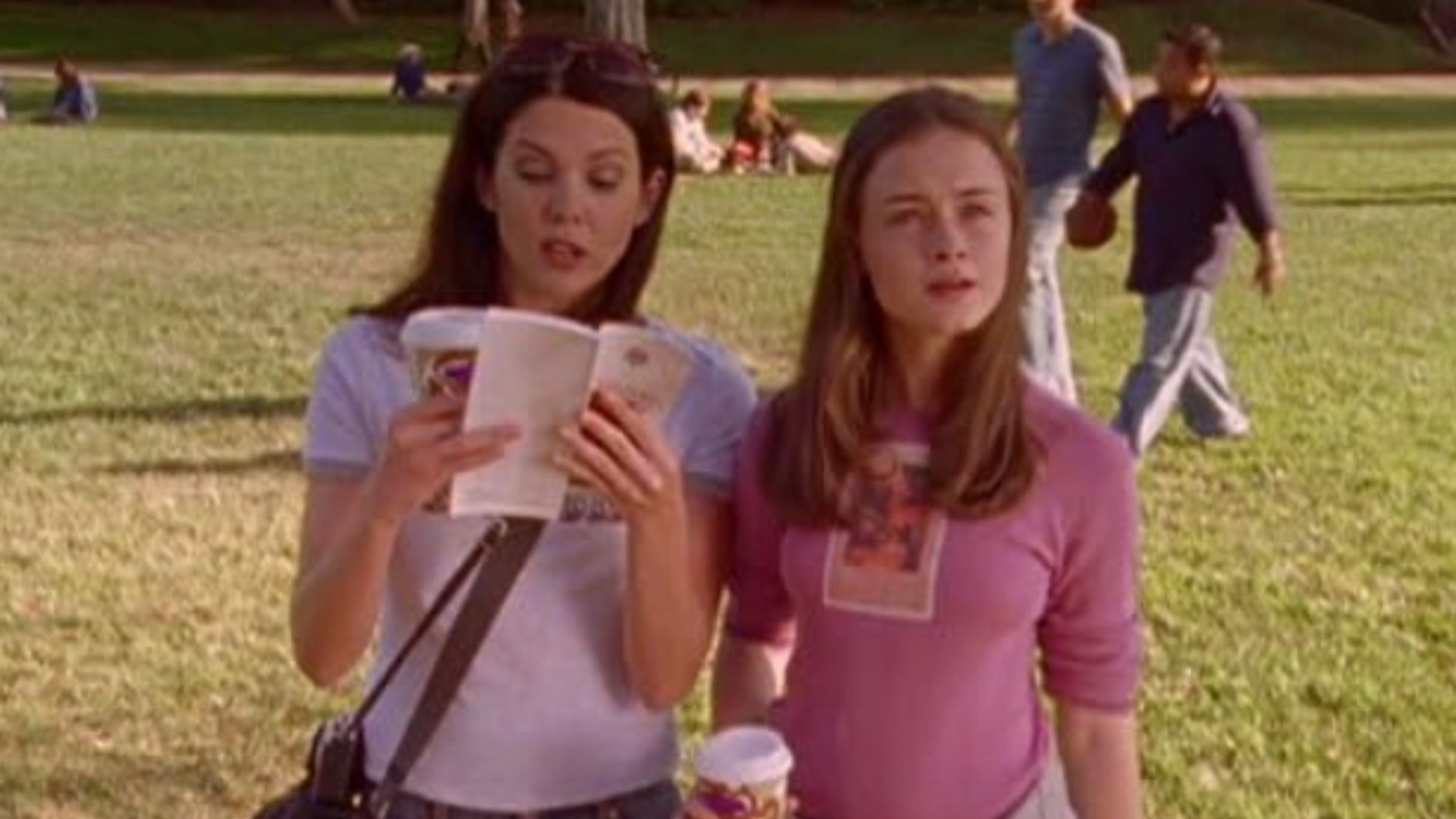 Lorelai and Rory (Image via Dorothy Parker Drank Here Productions, Hofflund/Polone, Warner Bros. Television)