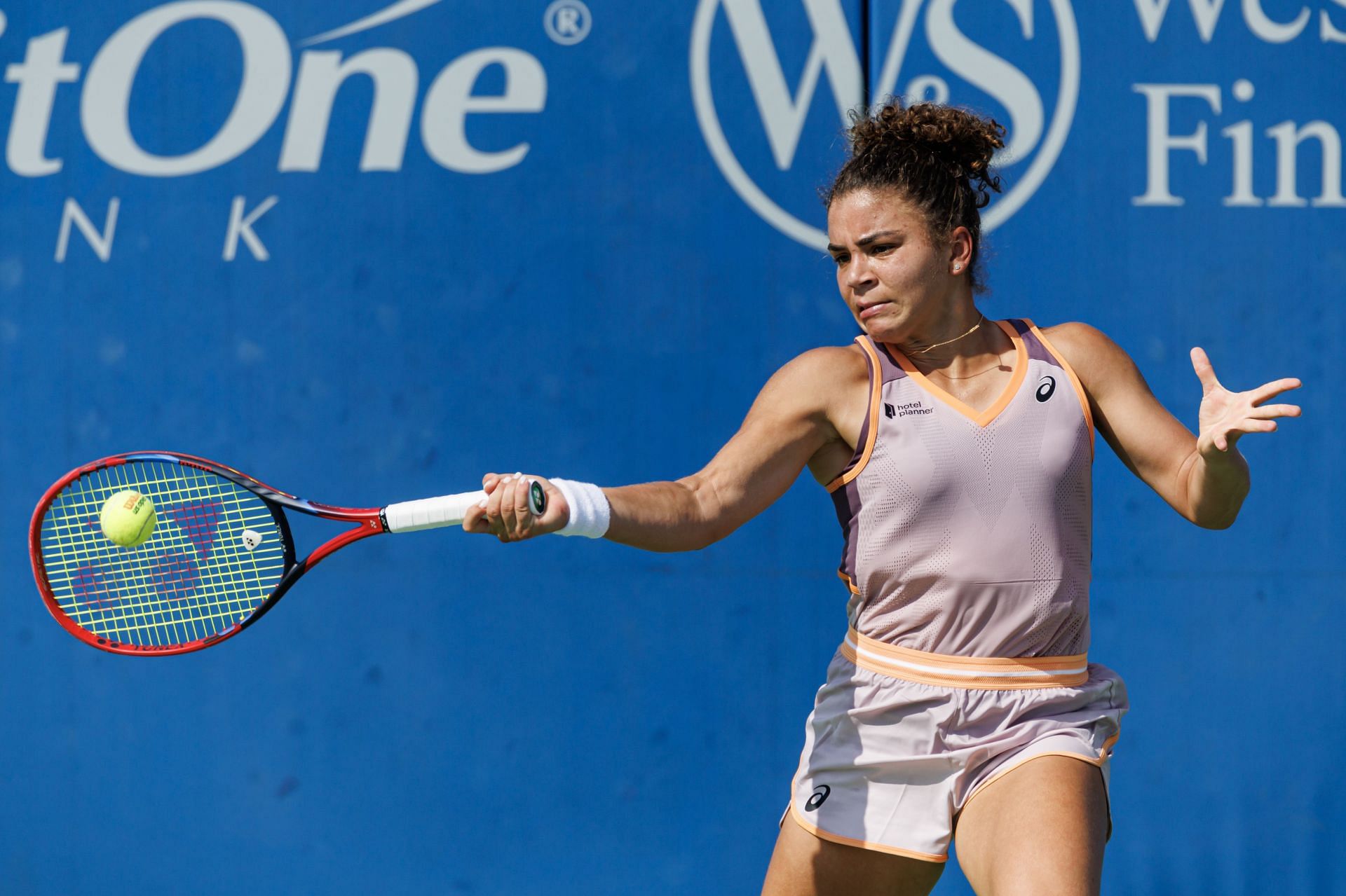 Jasmine Paolini in action at the National Bank Open (Picture: Getty)