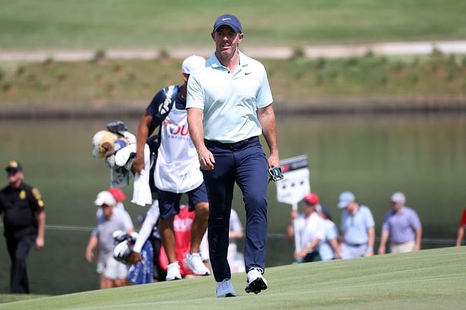 WATCH: Rory McIlroy agonizingly misses putt at Tour Championship