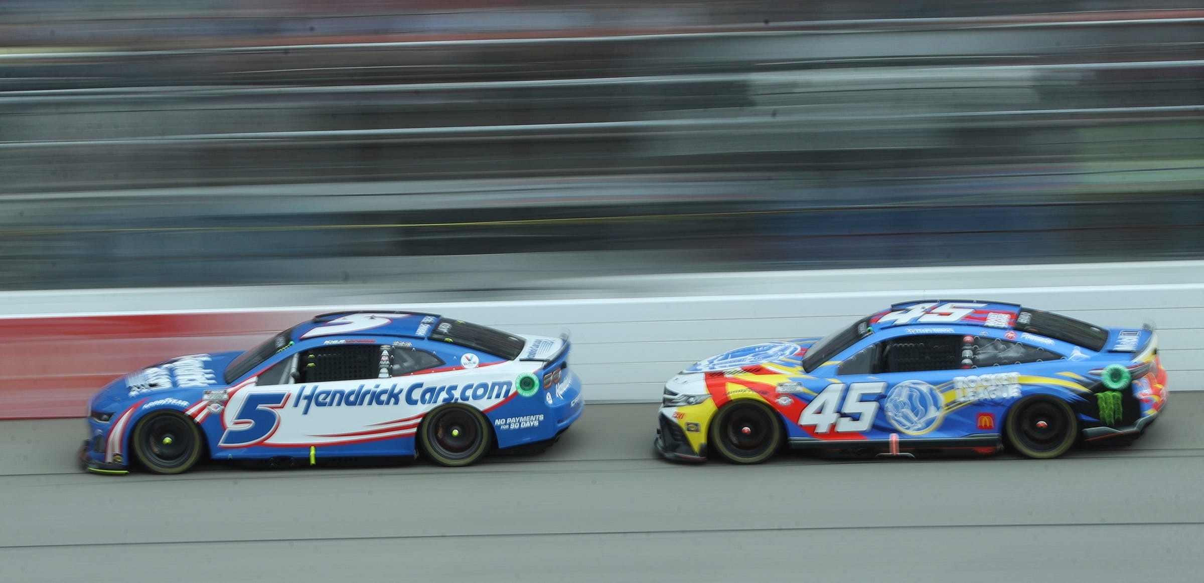 Kyle Larson races against &lt;a href=&#039;https://www.sportskeeda.com/player/tyler-reddick&#039; target=&#039;_blank&#039; rel=&#039;noopener noreferrer&#039;&gt;Tyler Reddick&lt;/a&gt; during the FireKeepers Casino 400 last year. (Source: Imagn)