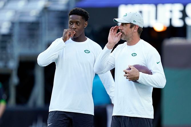 Jets QB Aaron Rodgers details practice to 'ground' himself (and it's not Ayahuasca)
